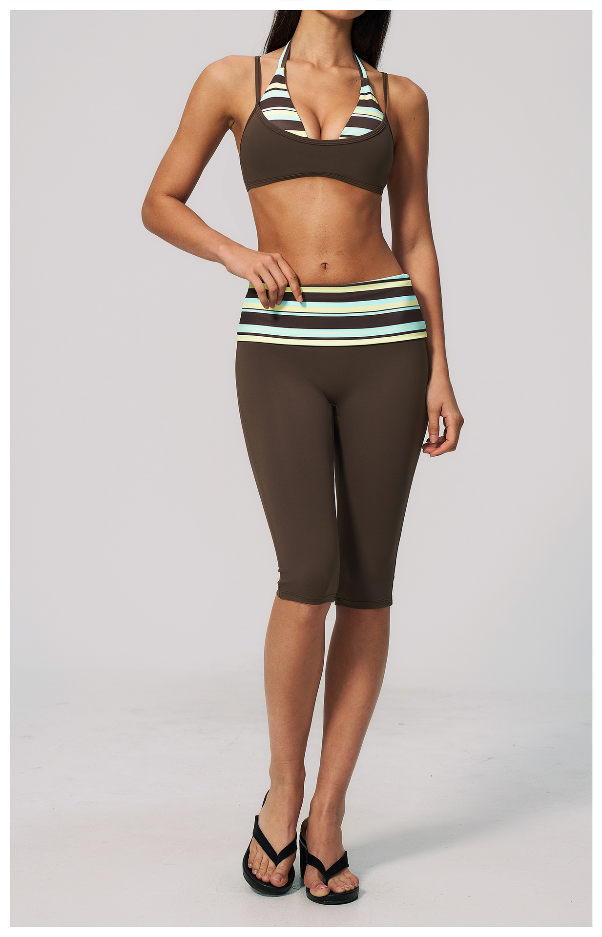 Yoga Fitness Club - Leggings Capri Rayés Élégants pour Femme